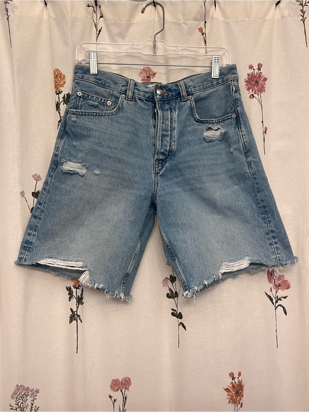 Madewell the Essex long baggy short, distressed wash